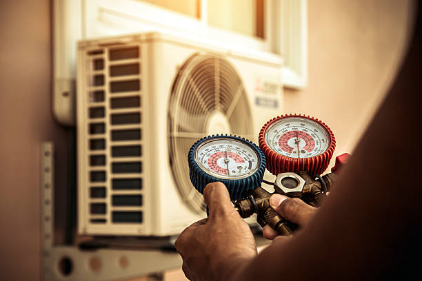 Professional Hvac technician working in White House, TN